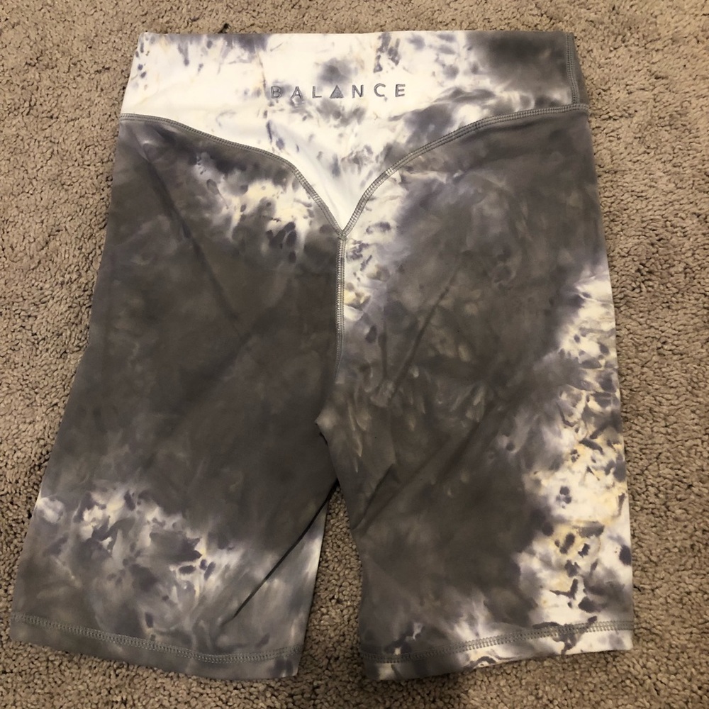 Balance athletica cloud rider shorts. Size medium. Never been worn.